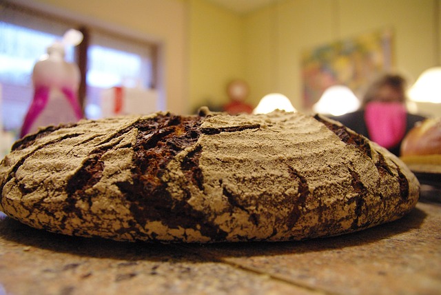 Sådan bager du det perfekte surdejsbrød derhjemme